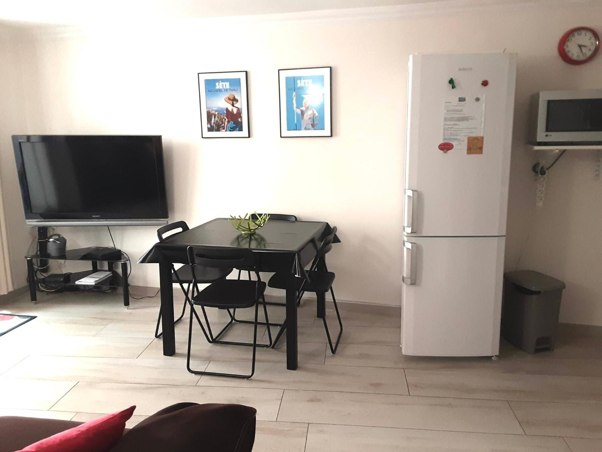 Le Cocon Setois, Clim, Patio Et Garage Pour Vehicule Type Golf, Linge De Lit Et Serviettes Inclus *