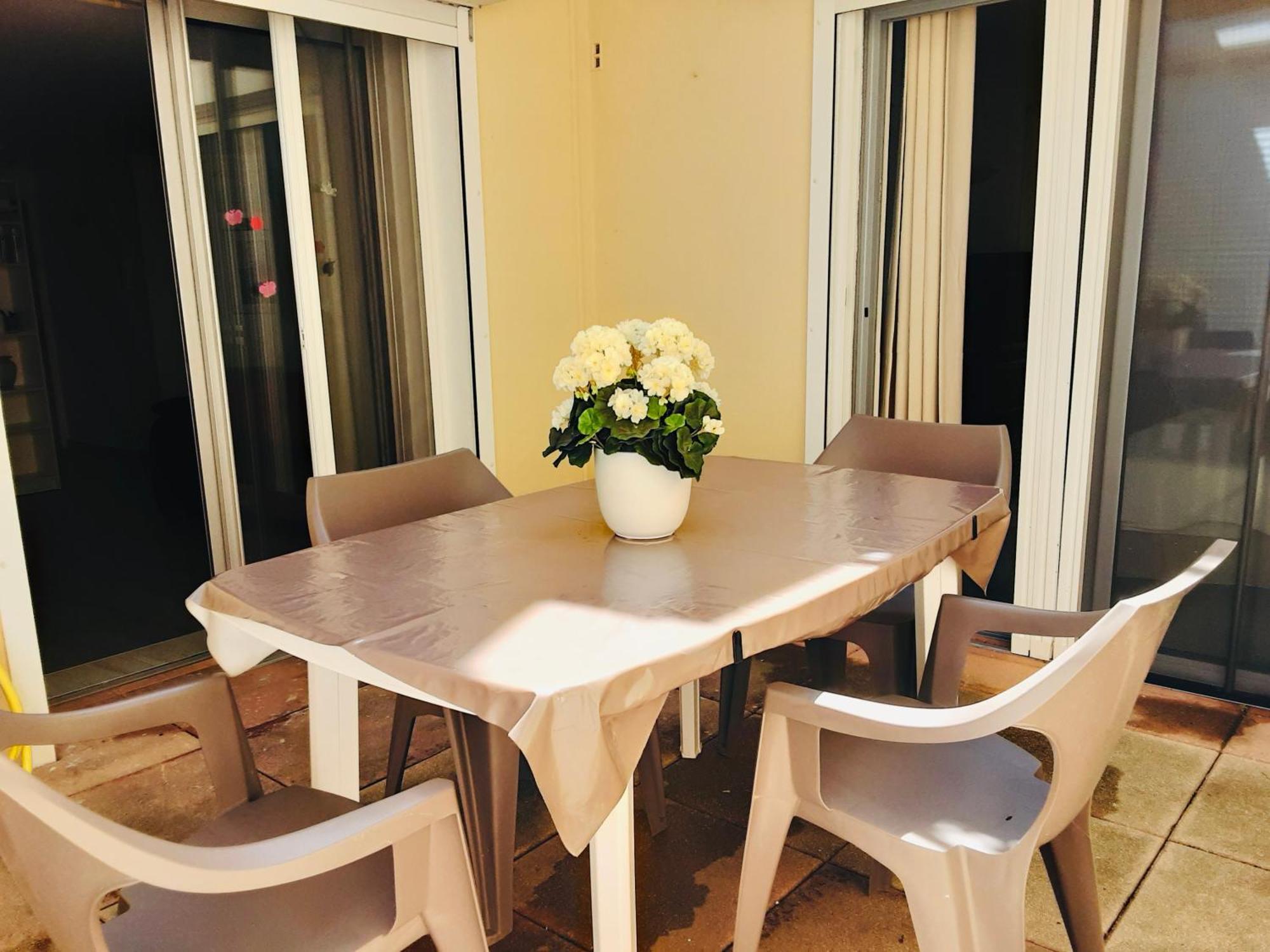 Apartment Le Cocon Setois, Clim, Patio Et Garage Pour Vehicule Type Golf, Linge De Lit Et Serviettes Inclus