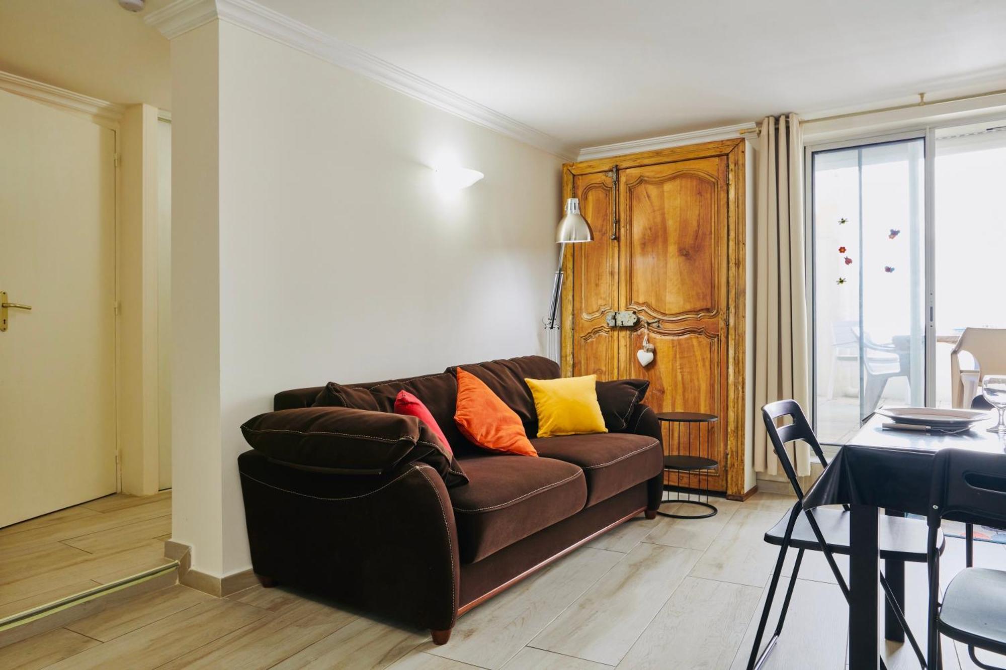 Apartment Le Cocon Setois, Clim, Patio Et Garage Pour Vehicule Type Golf, Linge De Lit Et Serviettes Inclus